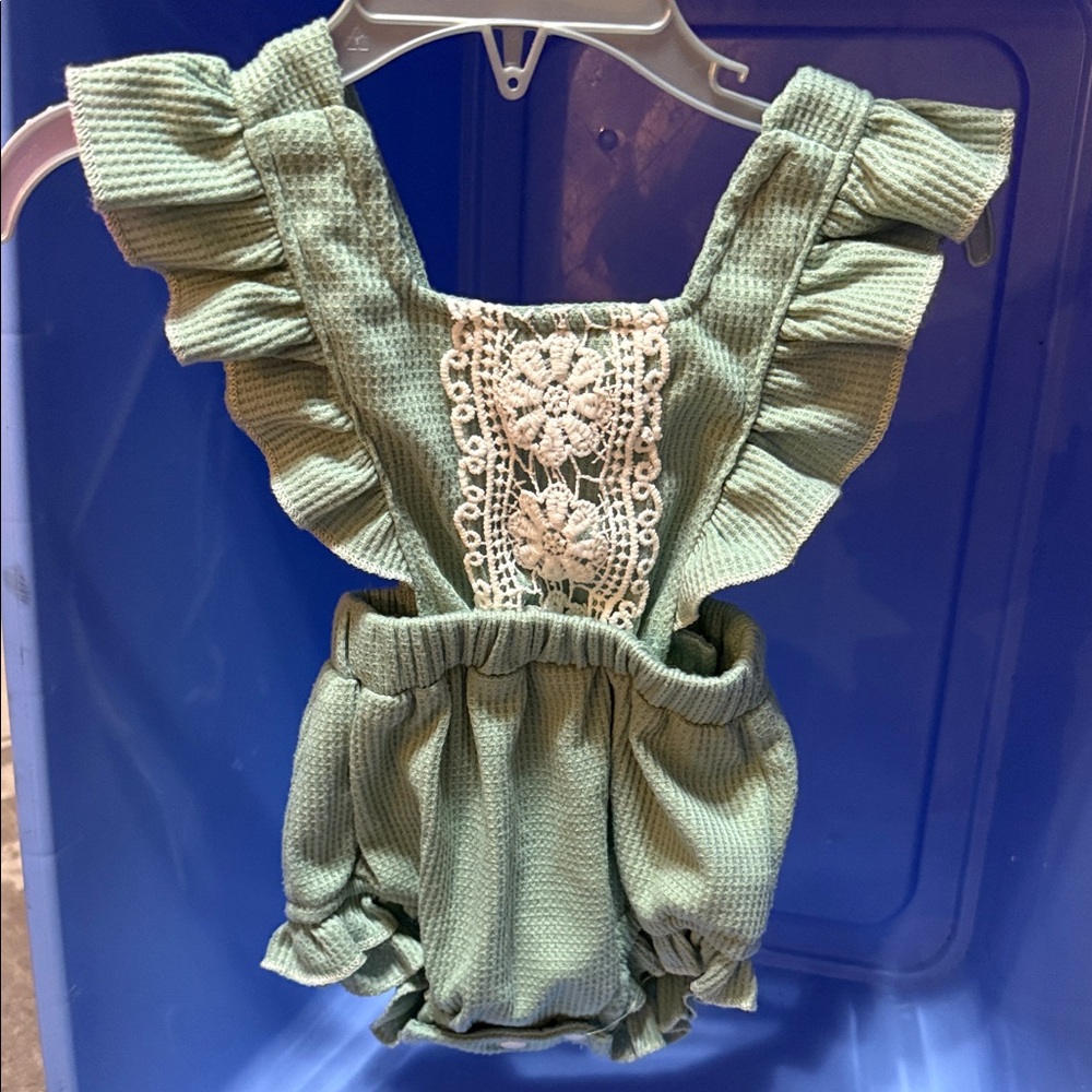 SHEIN Green Ruffled Kids Romper